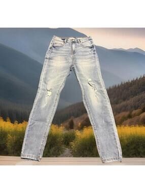 Light Wash Distressed Skinny Jeans Size 09 Blue W30” L38.5” Rise11”